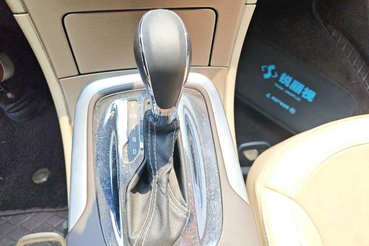 Used Buick Regal 2012 2.0L Comfort Edition Gear Lever