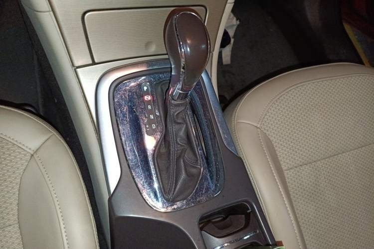 Used Buick Regal 2012 2.0L Comfort Edition Gear Lever