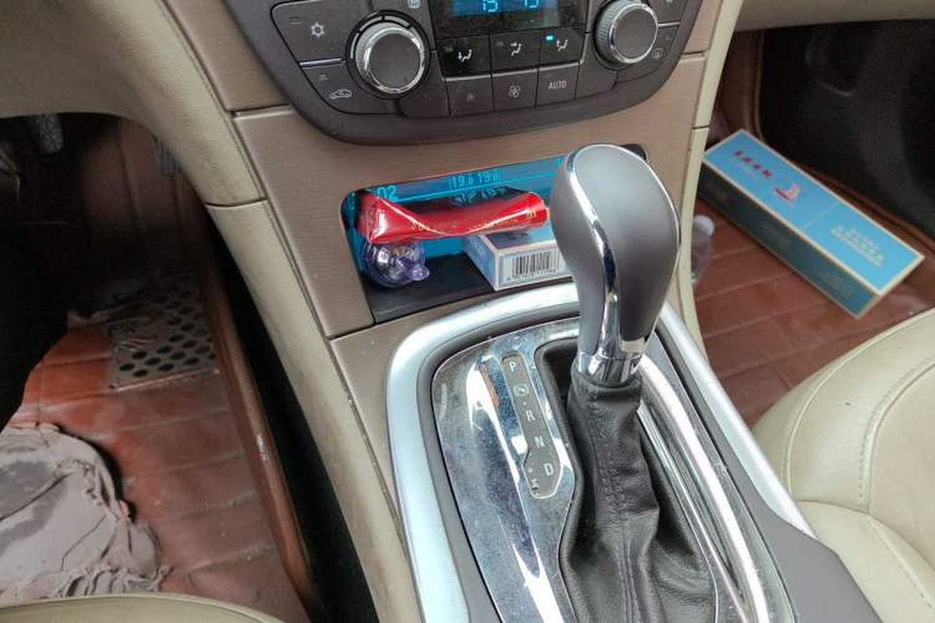 Used Buick Regal 2012 2.0L Luxury Edition Gear Lever