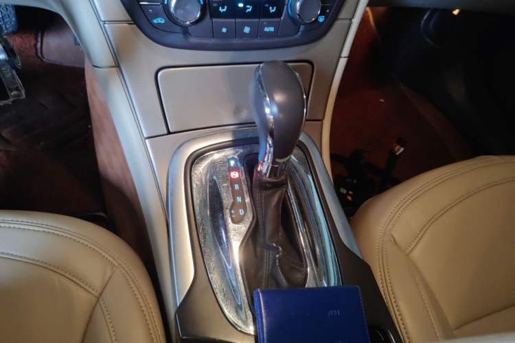 Used Buick Regal 2012 2.0L Comfort Edition Gear Lever