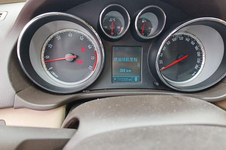 Used Buick Regal 2012 2.0L Luxury Edition Odometer Close Up