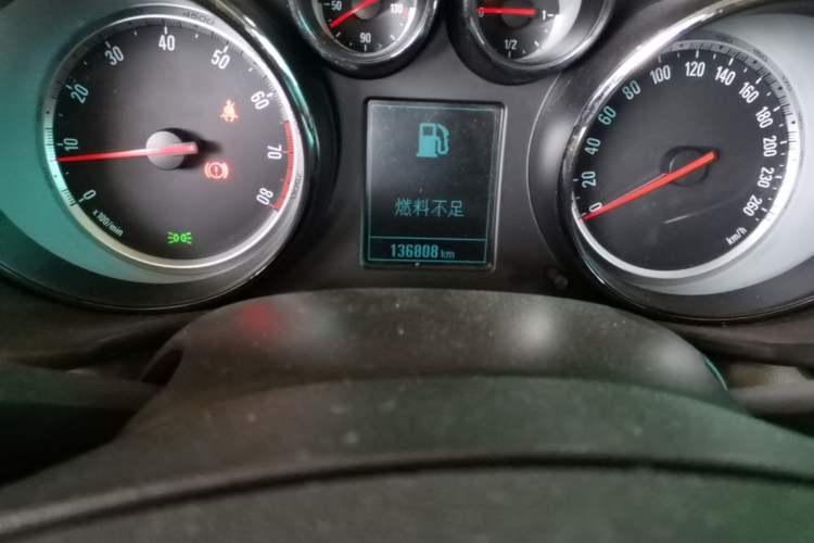 Used Buick Regal 2012 2.0L Luxury Edition Odometer Close Up