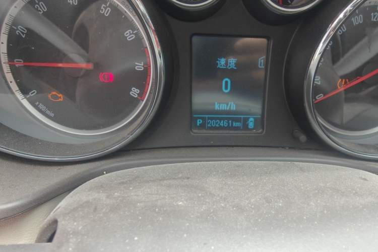 Used Buick Regal 2012 2.0L Comfort Edition Odometer Close Up