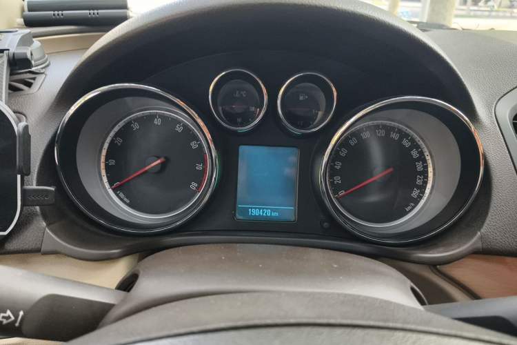 Used Buick Regal 2012 2.0L Comfort Edition Odometer Close Up