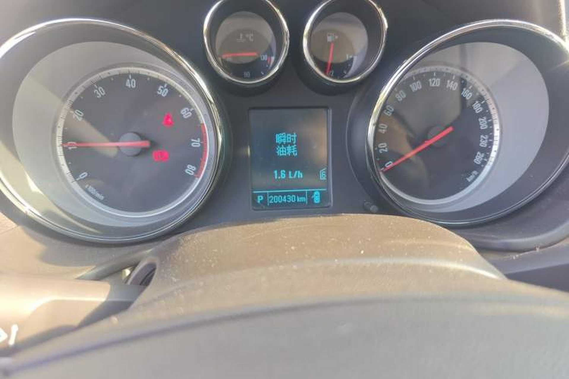 Used Buick Regal 2012 2.0L Luxury Edition Odometer Close Up