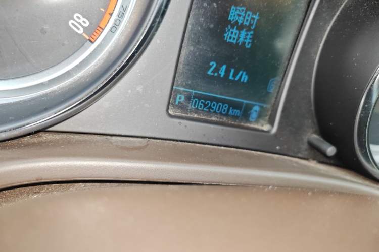 Used Buick Regal 2012 2.0L Luxury Edition Odometer Close Up