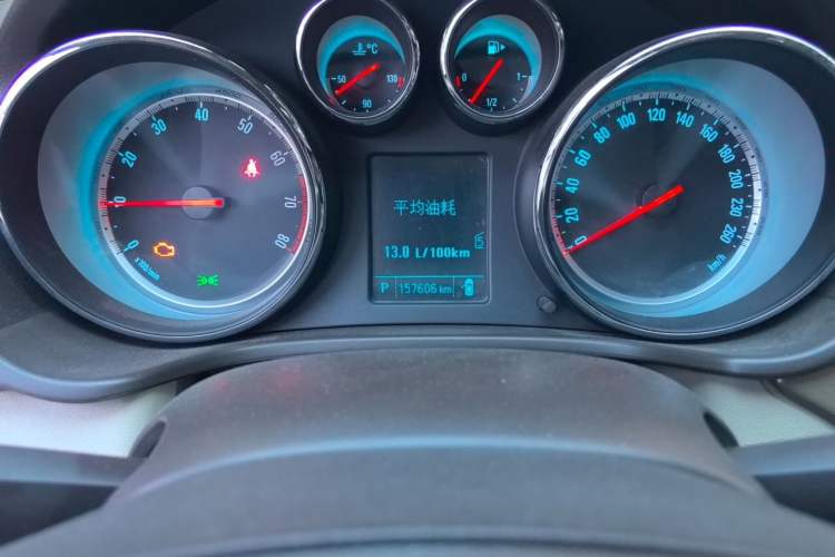 Used Buick Regal 2012 2.0L Luxury Edition Odometer Close Up