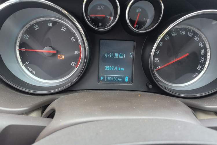 Used Buick Regal 2012 2.0L Luxury Edition Odometer Close Up