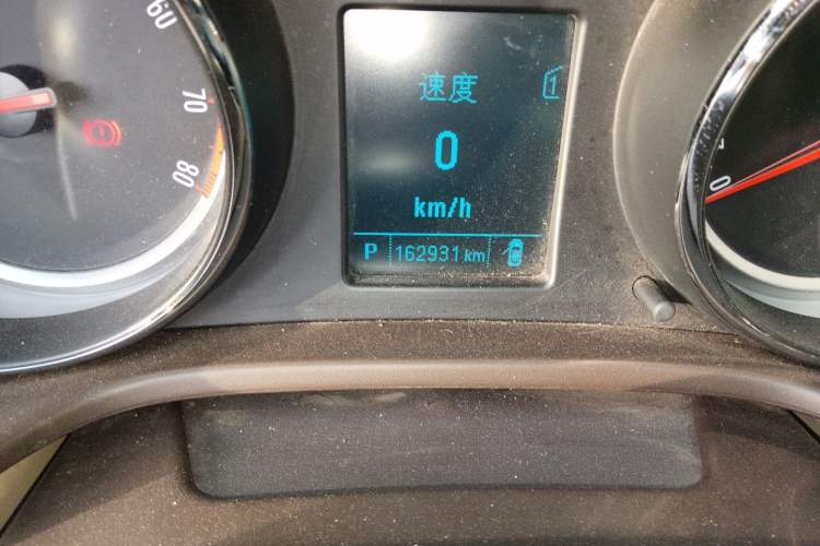 Used Buick Regal 2012 2.0L Comfort Edition Odometer Close Up