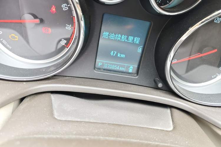Used Buick Regal 2012 2.0L Comfort Edition Odometer Close Up