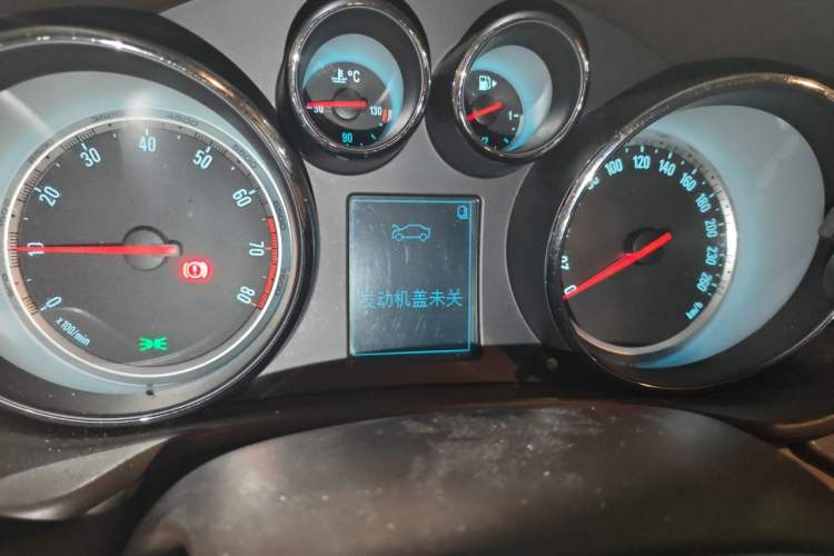 Used Buick Regal 2012 2.0L Comfort Edition Odometer Close Up