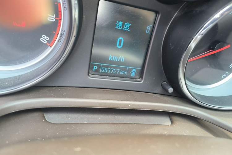 Used Buick Regal 2012 2.0L Comfort Edition Odometer Close Up