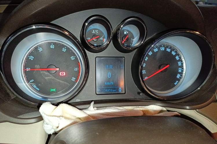 Used Buick Regal 2012 2.0L Comfort Edition Odometer Close Up