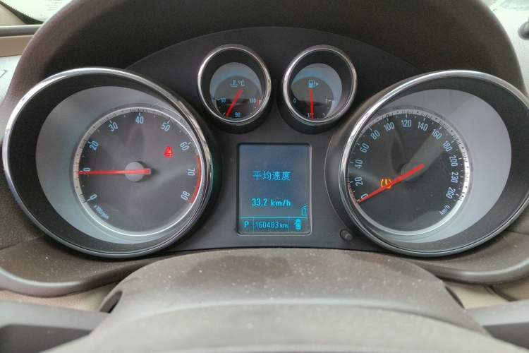 Used Buick Regal 2012 2.0L Luxury Edition Odometer Close Up