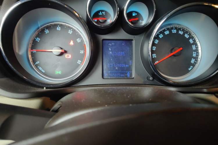 Used Buick Regal 2012 2.0L Comfort Edition Odometer Close Up