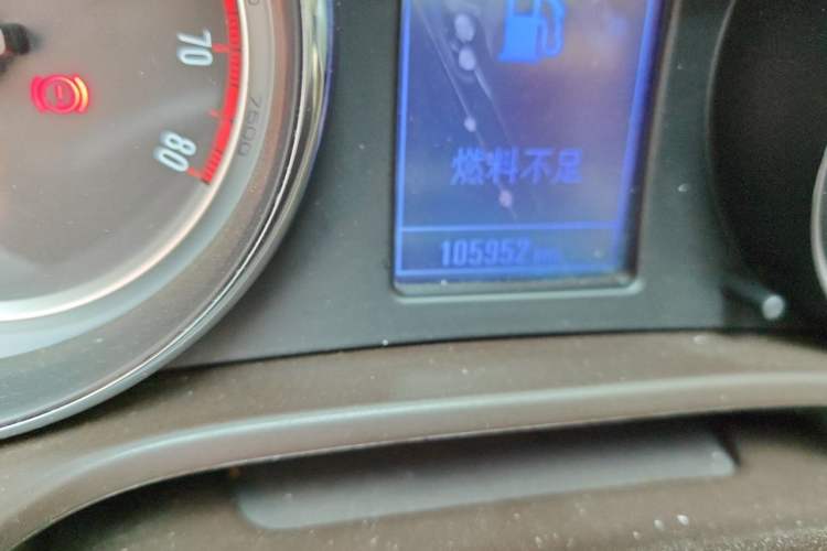 Used Buick Regal 2012 2.0L Comfort Edition Odometer Close Up