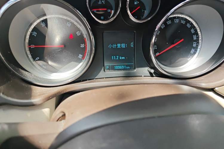 Used Buick Regal 2012 2.0L Comfort Edition Odometer Close Up