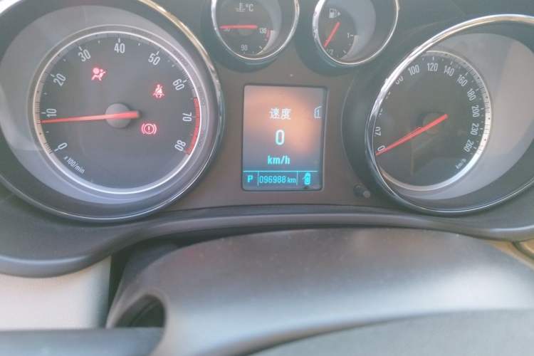Used Buick Regal 2012 2.0L Luxury Edition Odometer Close Up