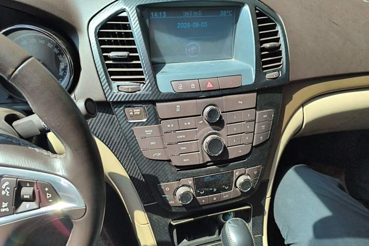 Used Buick Regal 2012 2.4L SIDI Elite Edition Audio And AC Panel