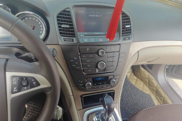 Used Buick Regal 2012 2.0L Comfort Edition Audio And AC Panel