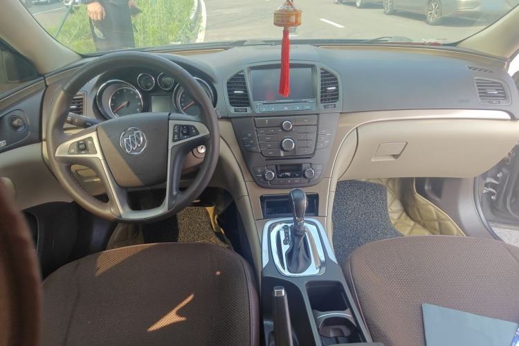 Used Buick Regal 2012 2.0L Comfort Edition Center Console