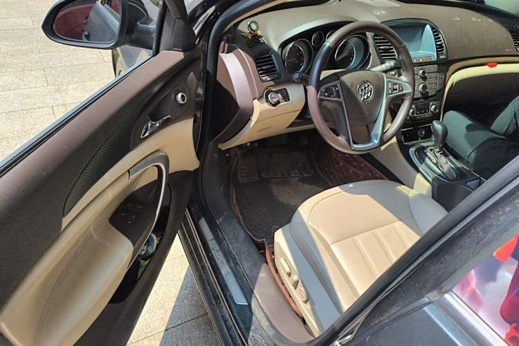 Used Buick Regal 2012 2.4L SIDI Elite Edition Driver Seat