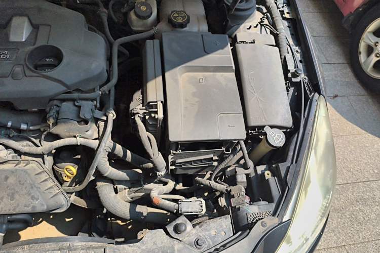 Used Buick Regal 2012 2.4L SIDI Elite Edition Engine Bay Left