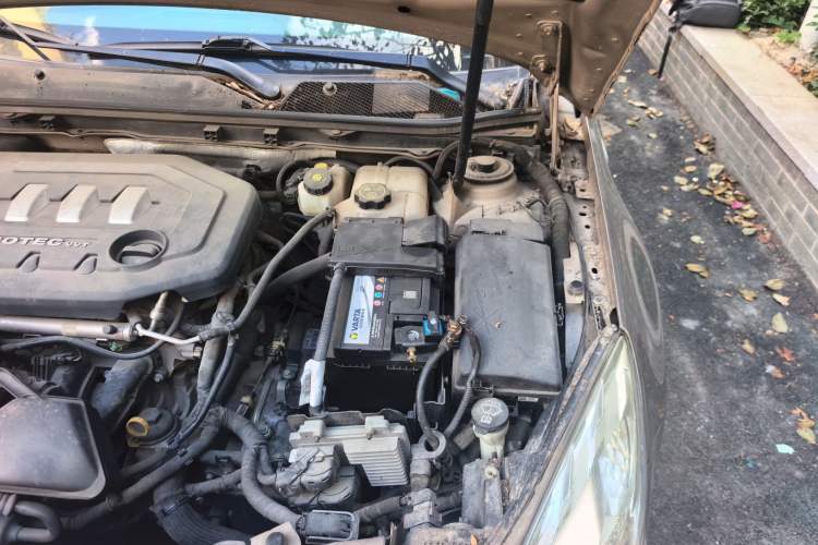 Used Buick Regal 2012 2.0L Comfort Edition Engine Bay Left