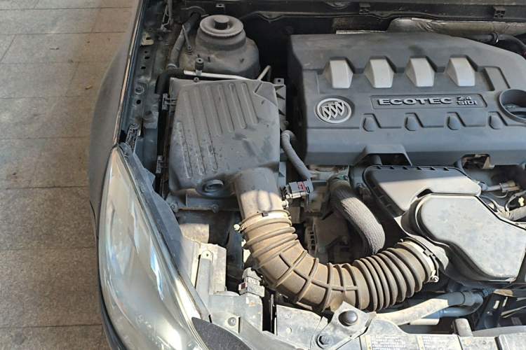 Used Buick Regal 2012 2.4L SIDI Elite Edition Engine Bay Right
