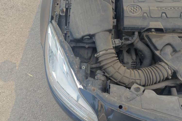 Used Buick Regal 2012 2.0L Comfort Edition Engine Bay Right