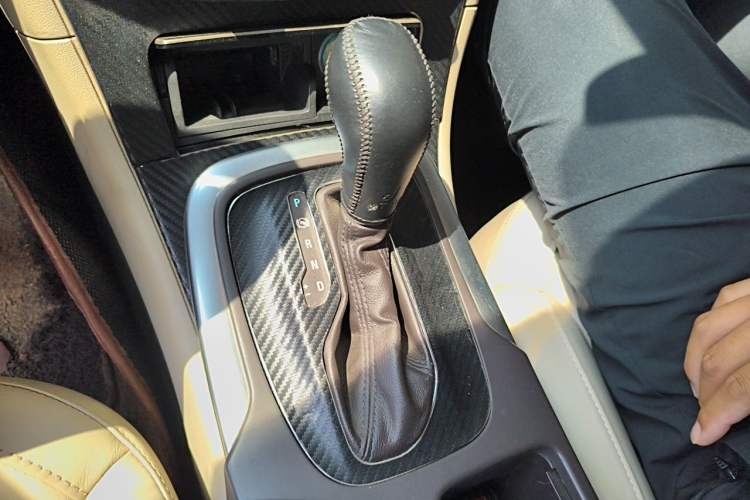 Used Buick Regal 2012 2.4L SIDI Elite Edition Gear Lever