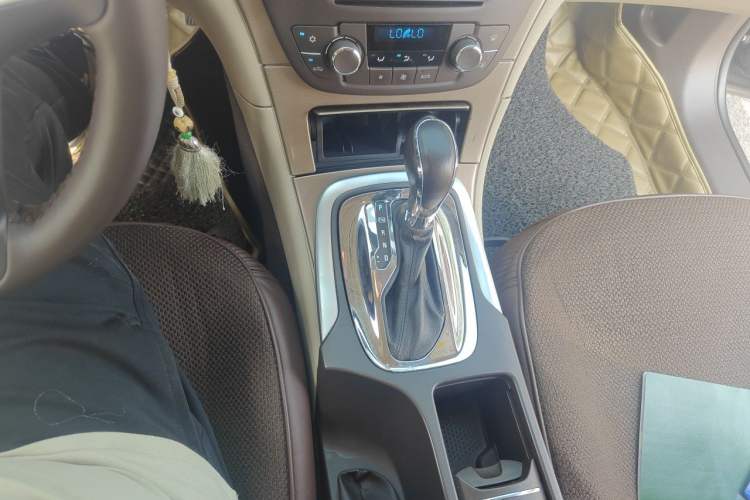 Used Buick Regal 2012 2.0L Comfort Edition Gear Lever