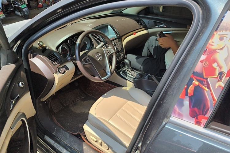Used Buick Regal 2012 2.4L SIDI Elite Edition Left Front Seat