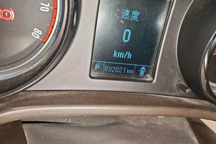 Used Buick Regal 2012 2.0L Luxury Edition Odometer Close Up