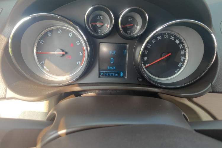 Used Buick Regal 2012 2.0L Comfort Edition Odometer Close Up