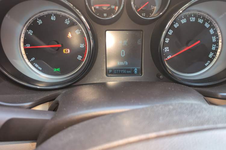 Used Buick Regal 2012 2.0L Comfort Edition Odometer Close Up