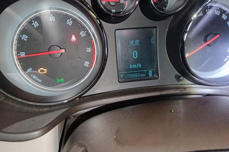 Used Buick Regal 2012 2.0L Luxury Edition Odometer Close Up