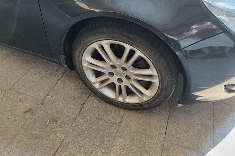 Used Buick Regal 2012 2.4L SIDI Elite Edition Right Front Wheel Hub