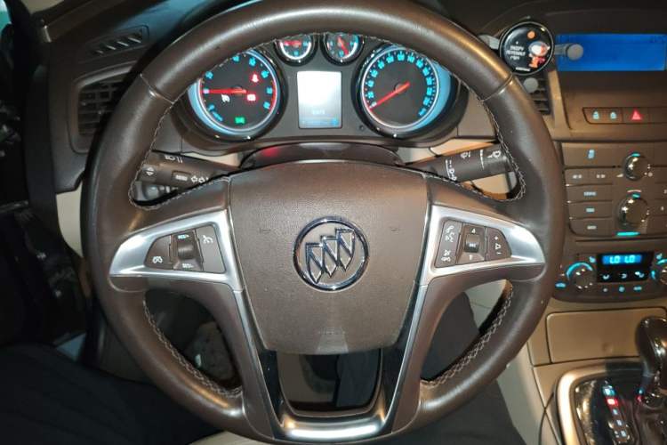 Used Buick Regal 2012 2.0L Luxury Edition Steering Wheel