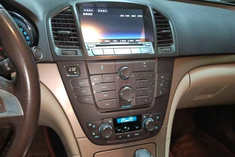 Used Buick Regal 2012 2.0L Luxury Edition Audio And AC Panel