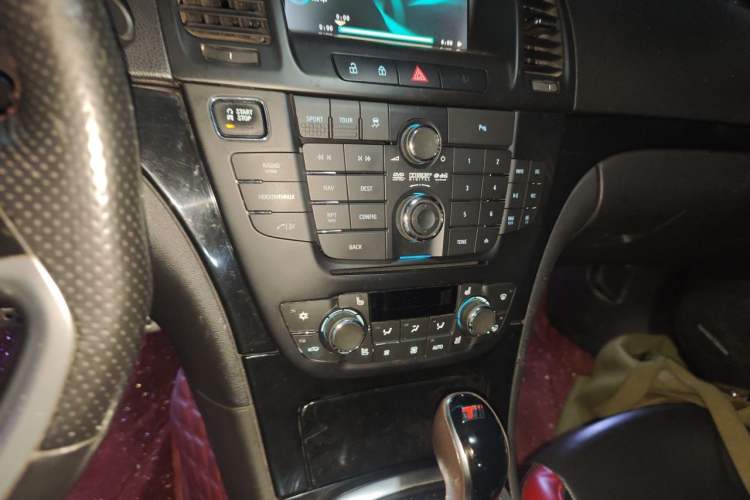 Used Buick Regal 2012 GS 2.0T Super Sport Edition Audio And AC Panel