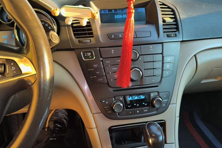 Used Buick Regal 2012 2.0L Luxury Edition Audio And AC Panel