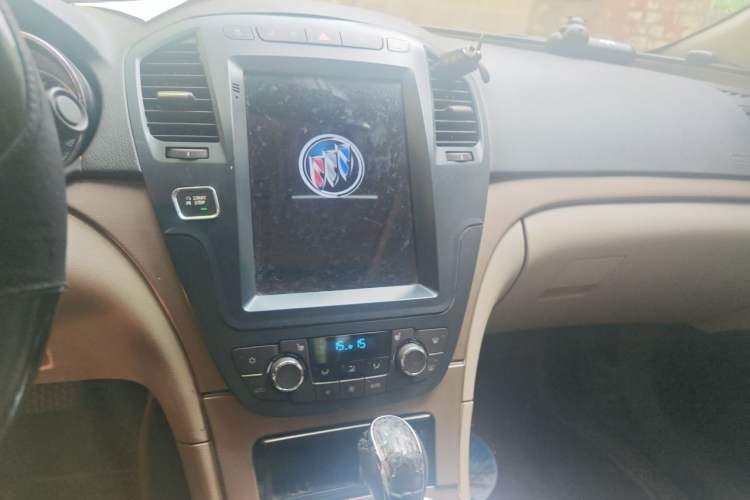 Used Buick Regal 2012 2.0L Luxury Edition Audio And AC Panel