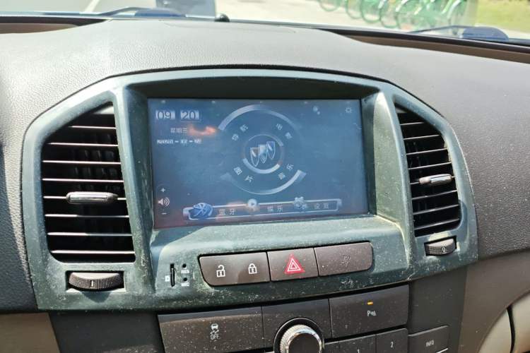 Used Buick Regal 2012 2.0L Comfort Edition Audio And AC Panel