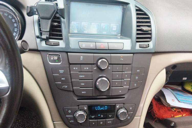 Used Buick Regal 2012 2.0L Luxury Edition Audio And AC Panel