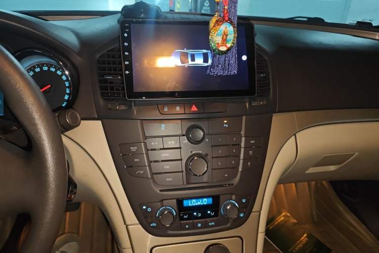 Used Buick Regal 2012 2.0L Comfort Edition Audio And AC Panel