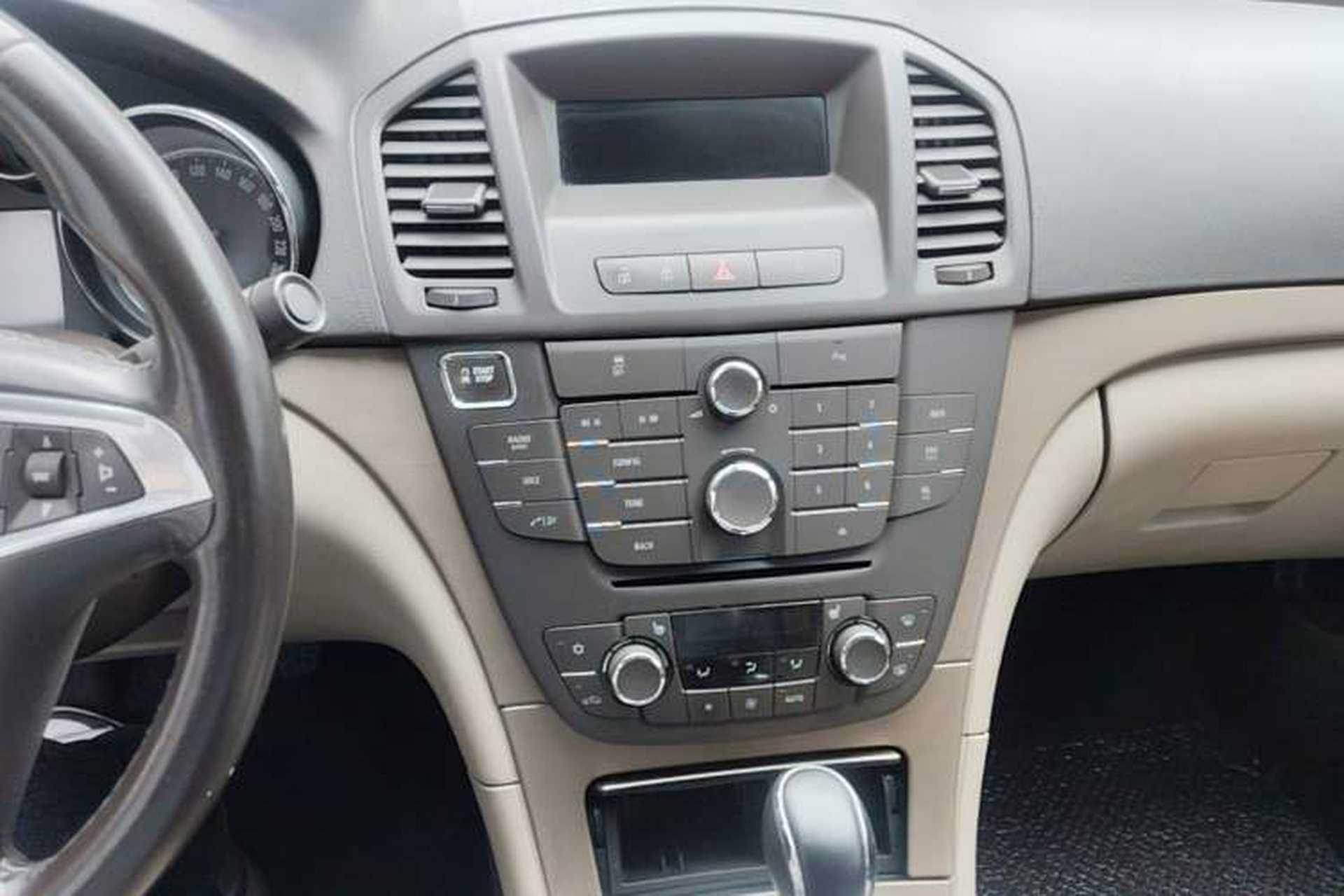 Used Buick Regal 2012 2.0L Luxury Edition Audio And AC Panel