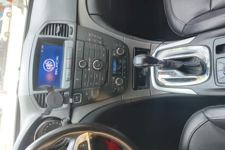 Used Buick Regal 2012 2.4L SIDI Flagship Edition Audio And AC Panel
