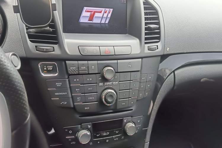 Used Buick Regal 2012 GS 2.0T Super Sport Edition Audio And AC Panel