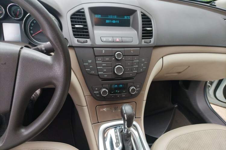 Used Buick Regal 2012 2.0L Comfort Edition Audio And AC Panel